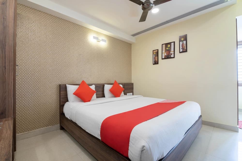 Hotel Station View Mughalsarai by ShriGo Hotels