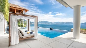 Villa Chelay - Luxury Waterfront Villa