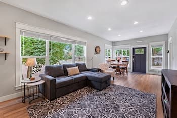 Cozy Chic Home In Downtown Loveland!