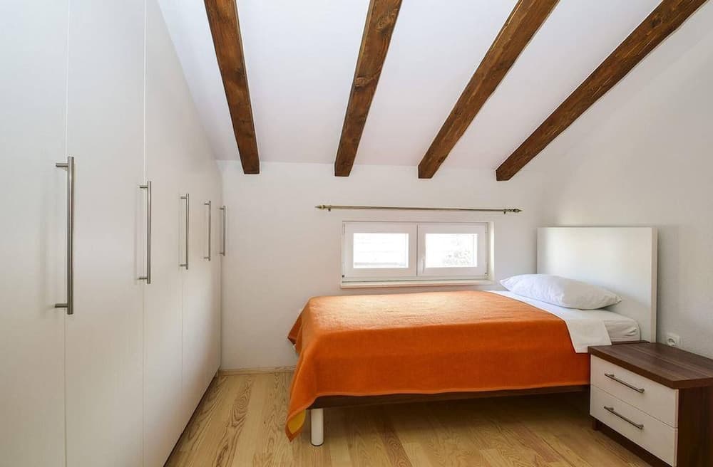 Villa Ukic for 14 People With a Large Pool