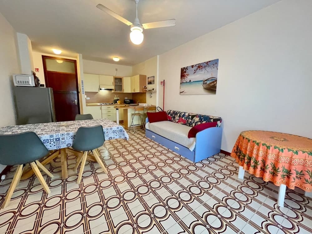 Welcoming Flat With Pool View Balcony