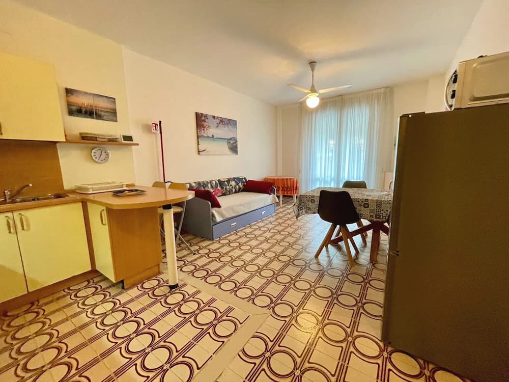 Welcoming Flat With Pool View Balcony