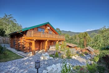 HILLS1200 Medoveevka Residence