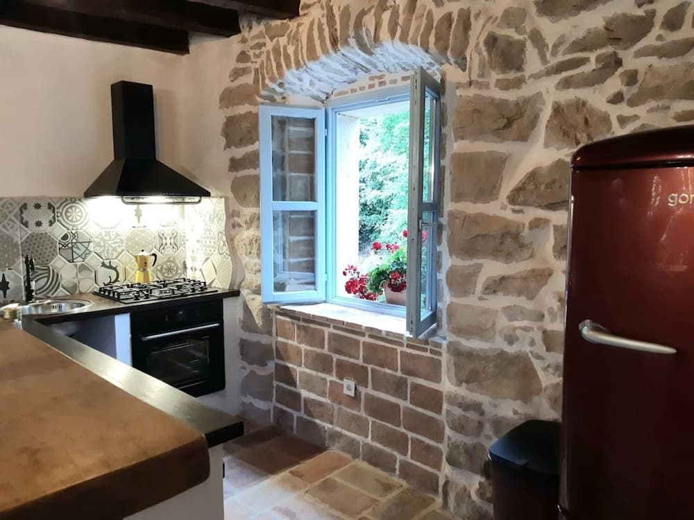 Beautiful 3-bed House in Kotli