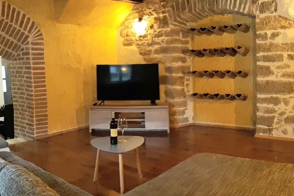 Beautiful 3-bed House in Kotli