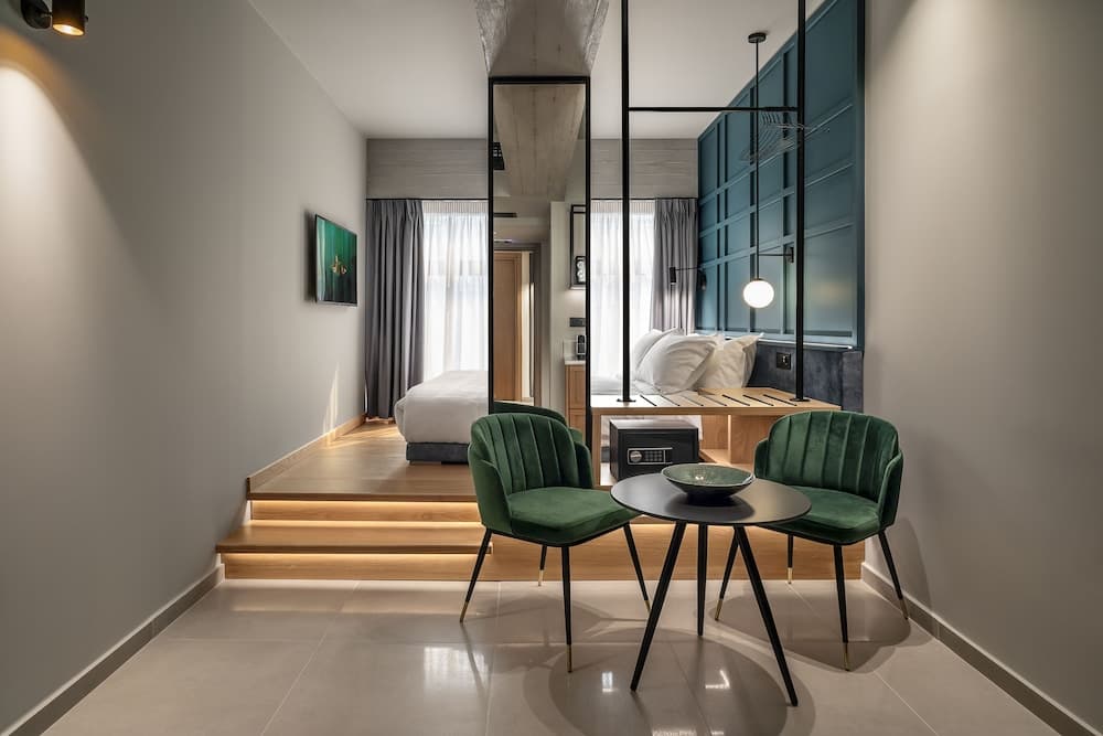 Bob W Athens Akadimia