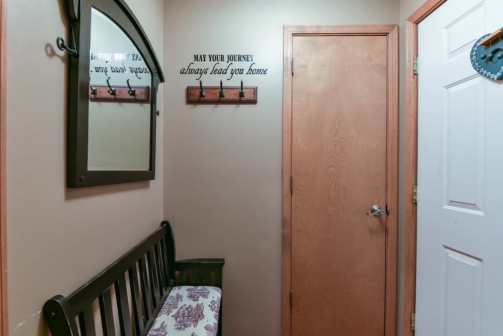 Welcome Inn- Pools - Great Balcony - Trails to Fishing -SO Close to Sdc!!