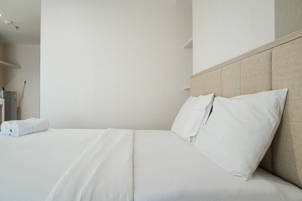 Comfort and Modern Studio at West Vista Apartment