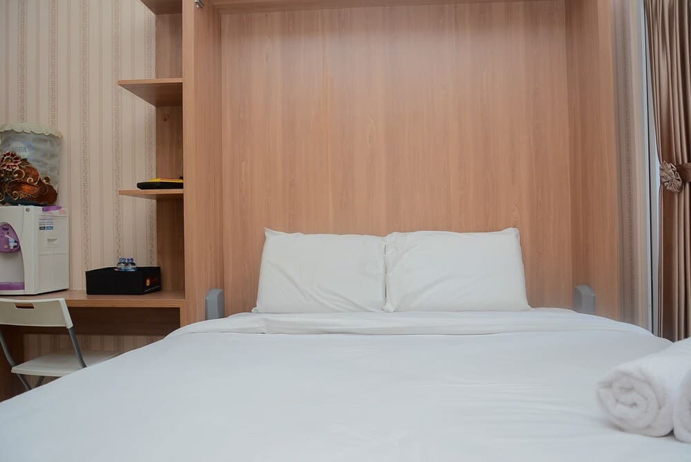 Functional Studio Green Pramuka Apartment near Shopping Center