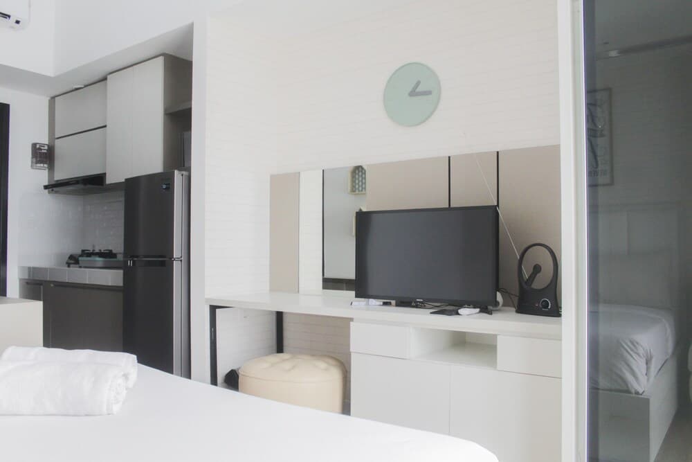 Comfortable and Homey Studio Room at Casa De Parco Apartment