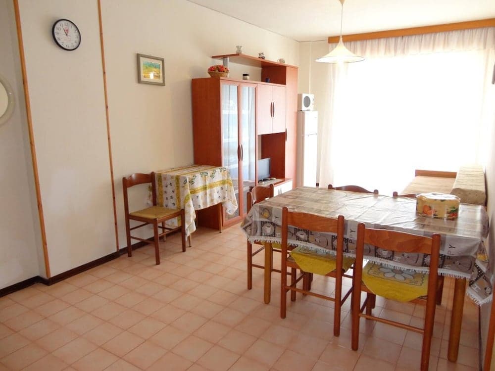 Beautiful Apartment for 5 People -terrace-pool-tv by Beahost Rentals