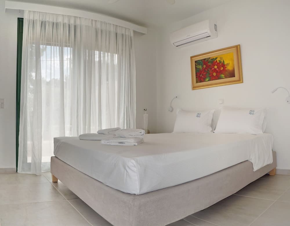 Ouzo Stone House 1, with private pool