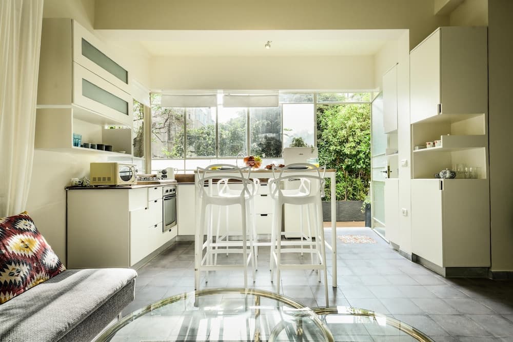 Serene Retreat with Lush Garden by Sea N Rent