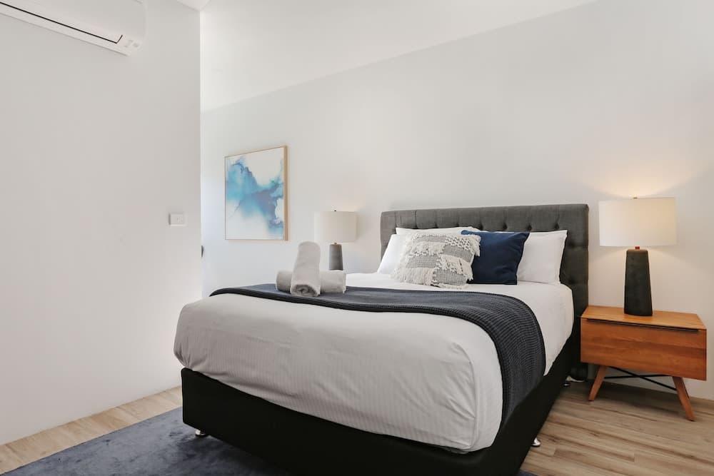 Coast 21 - 3 bedroom poolside apartment