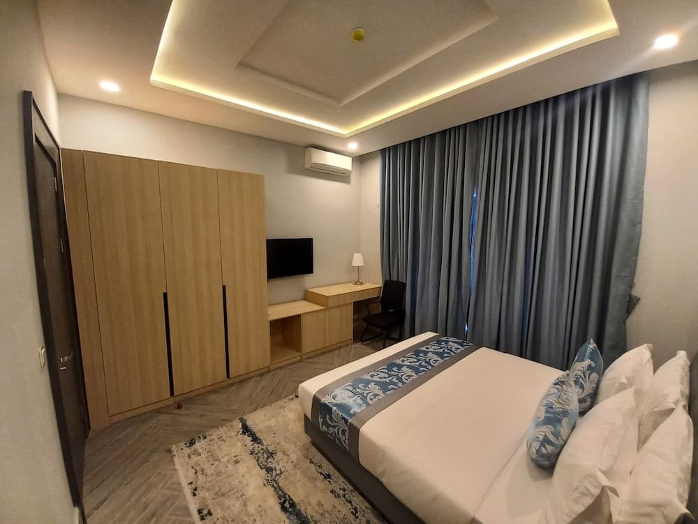 SOLACE SUITS & HOMES