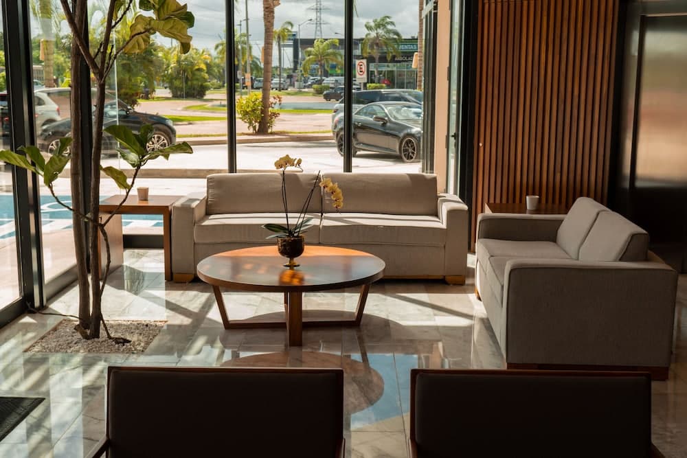 Hive Cancun by G Hotels