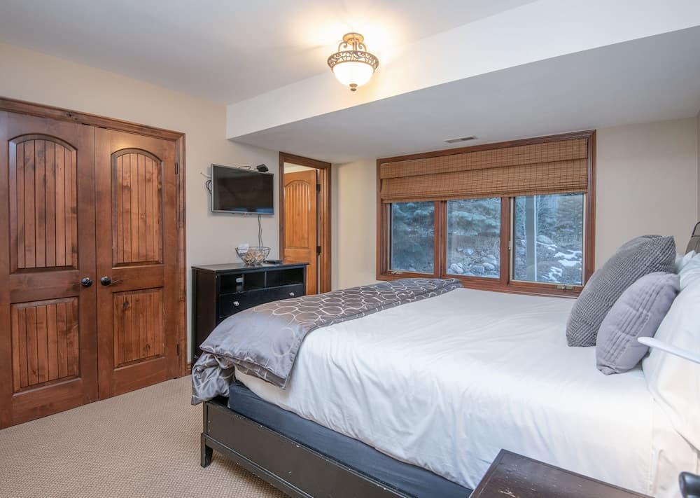 4515 Bighorn Rd. 4 Bedroom Home by RedAwning