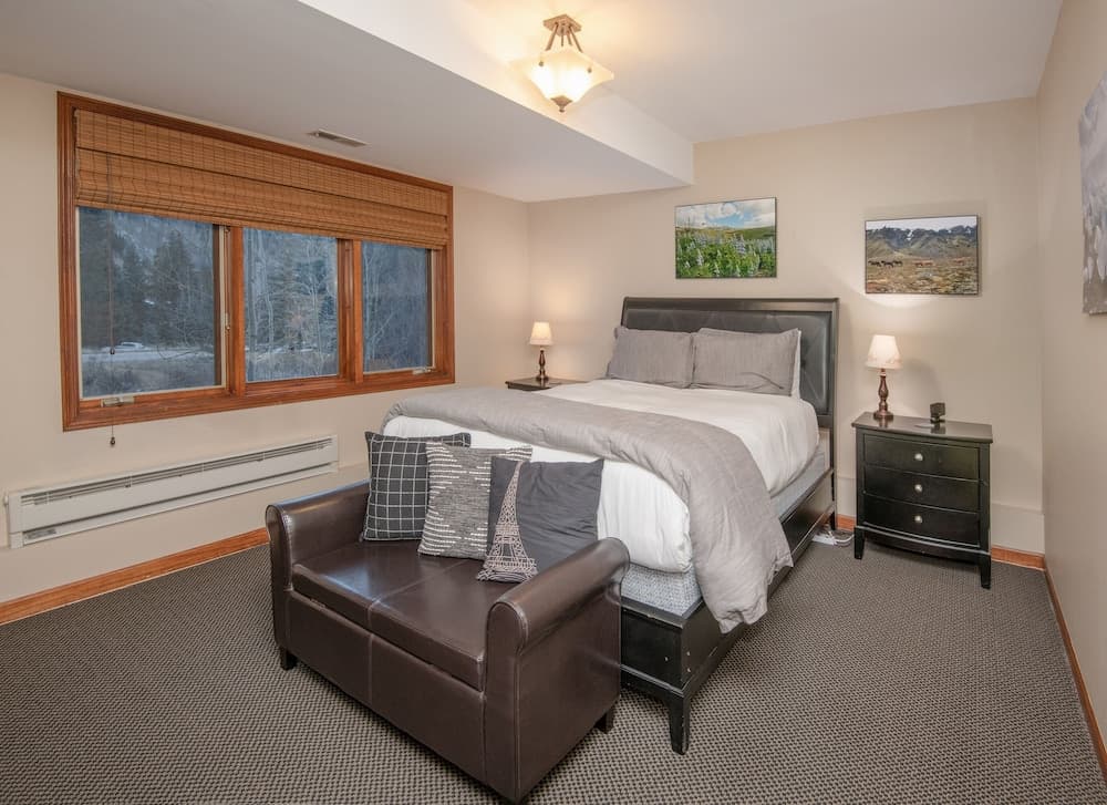 4515 Bighorn Rd. 4 Bedroom Home by RedAwning