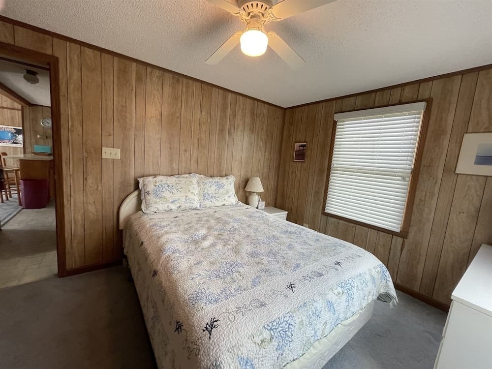 Southern Star 5 Bedroom Cottage by RedAwning