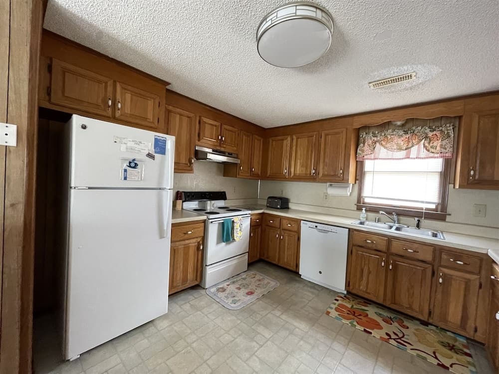 Southern Star 5 Bedroom Cottage by RedAwning