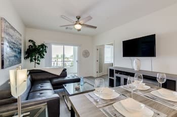Resort Condo in Desirable Chandler. Tons of Amenities. Walk to Everything! 30 Night Min! by Redawning