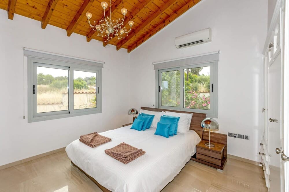 Villa Stone House in Neo Chorio