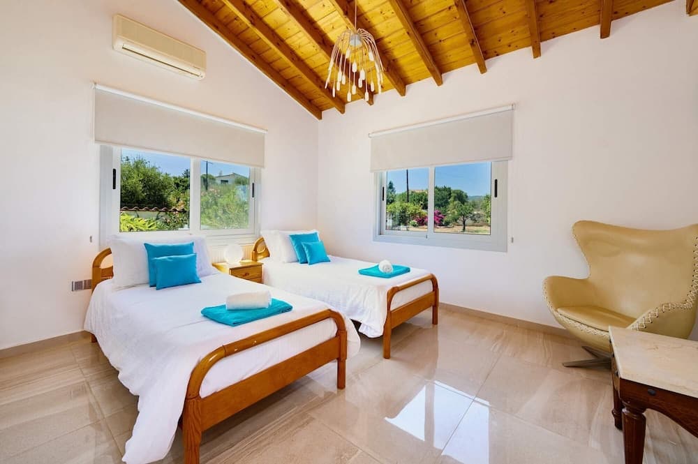 Villa Stone House in Neo Chorio