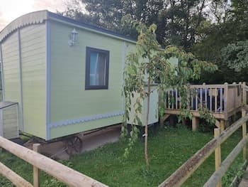 Shepherds Hut - Riverview 4