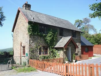 Barn Cottage - Farm Park Stay with Hot Tub, BBQ & Fire Pit