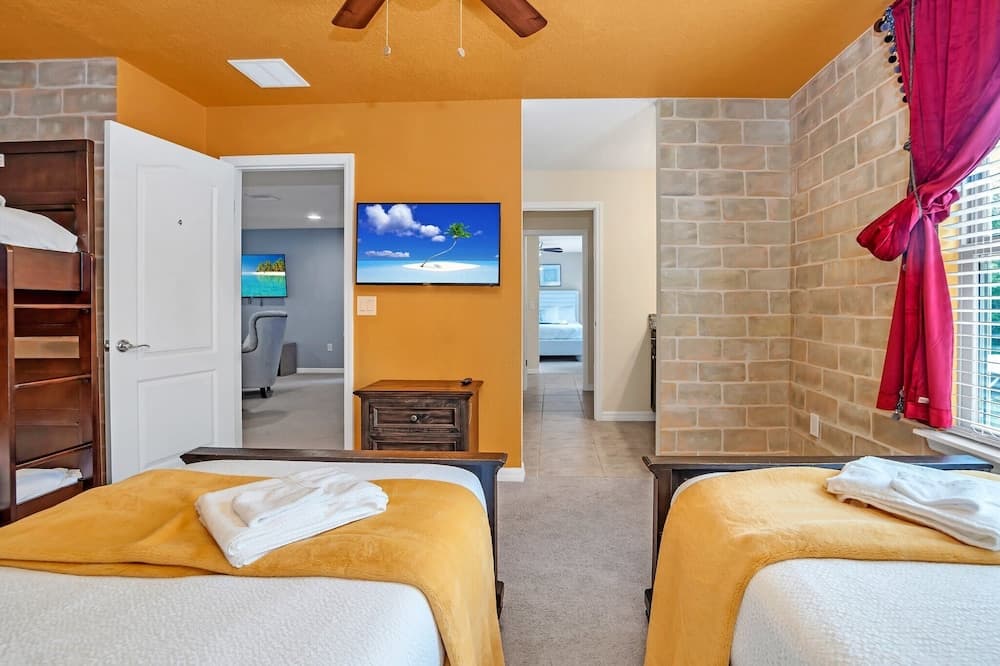 Perfect Location, Beautiful and Spacious 8BD Home, Free Waterpark! #8so884