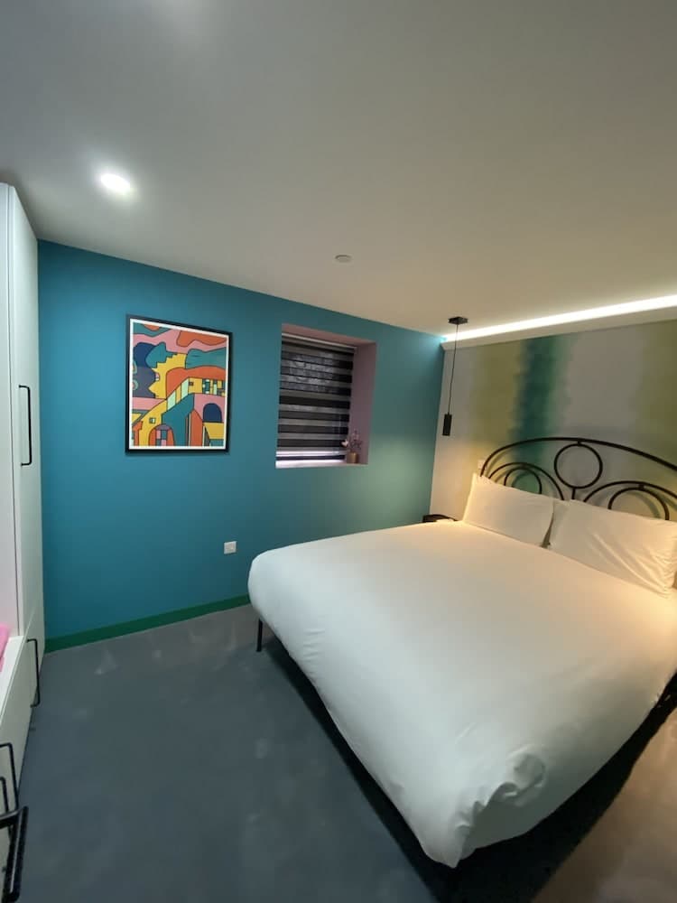 Aaron Wise - 51 Fitzhamon