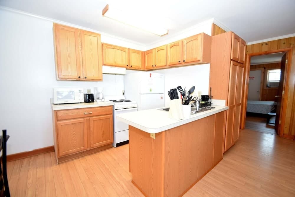 Sea Point 6 2 Bedroom Condo by Redawning