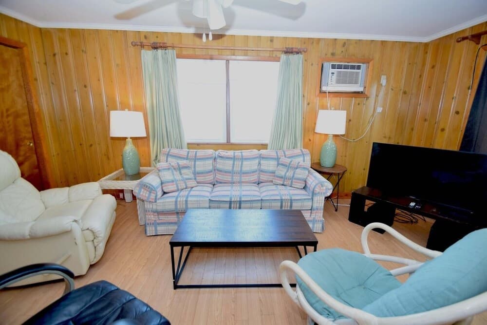 Sea Point 6 2 Bedroom Condo by Redawning