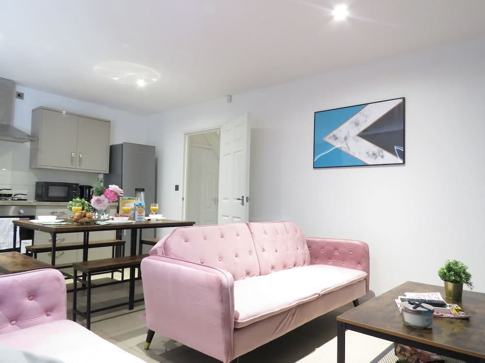 Tudors eSuites 4 Bedroom House