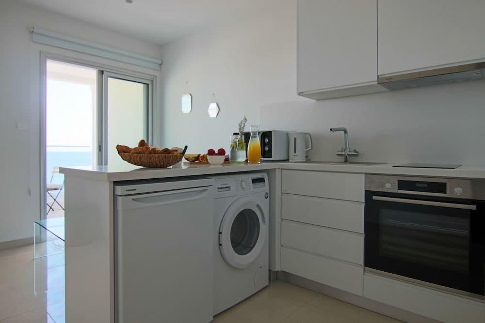 Phaedrus Living Onyx Flat Lighthouse 48