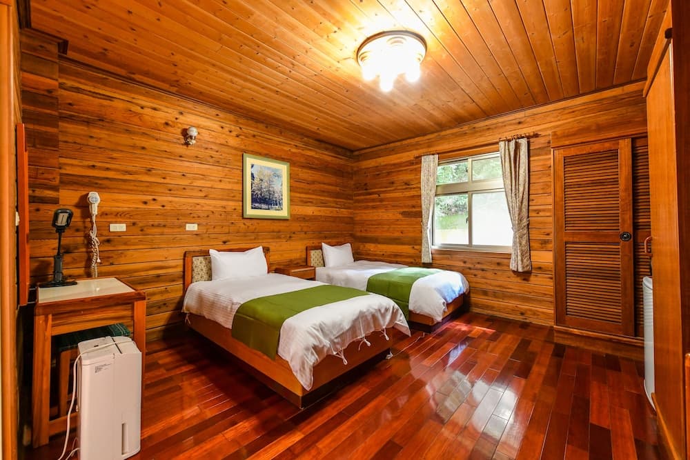 Chanshuo Forestville