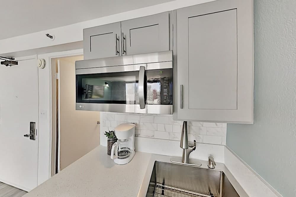 Hawaiian Monarch 2010 Condo by Redawning