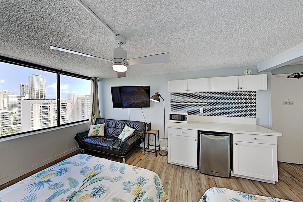 Hawaiian Monarch 2108 Condo by Redawning