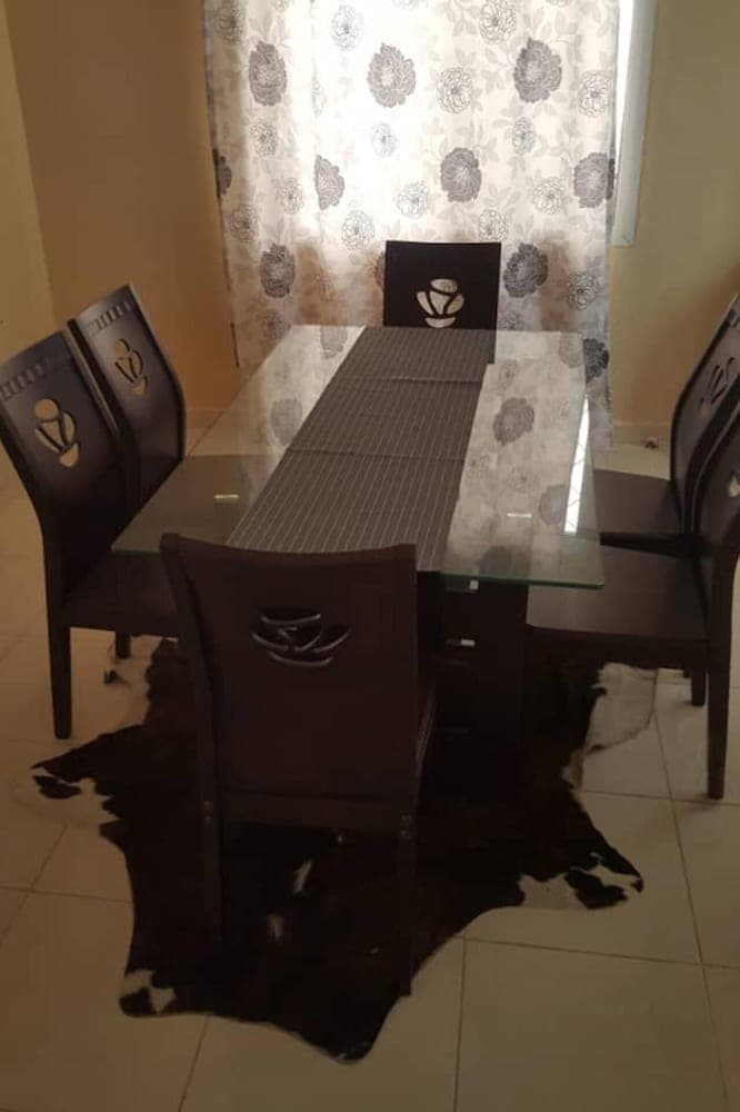 Brusubi 2-beds, Sleeps 6, Pet Friendly & Parking