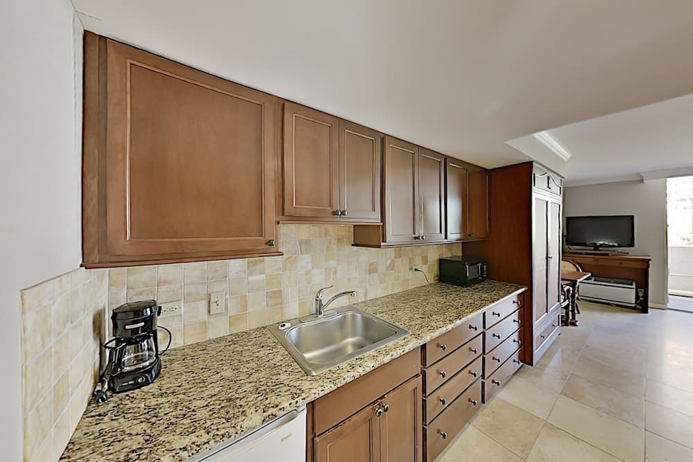 Luana 118 Condo by RedAwning