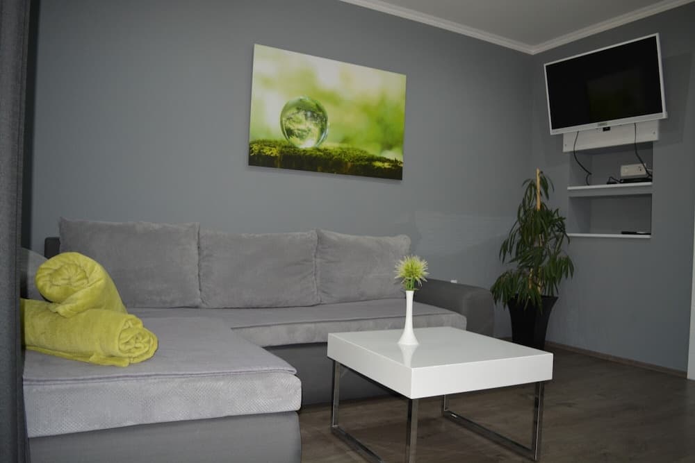 Green-beautiful Modern Apt. With Balcony & Garden