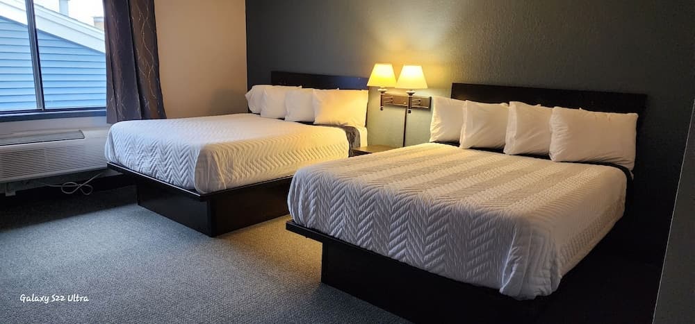 The Oasis Hotel & Bar