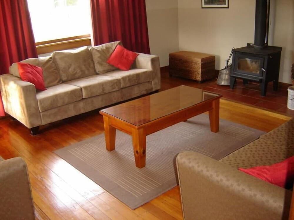 18 Jollies Pass Rd - Garden Studio 345