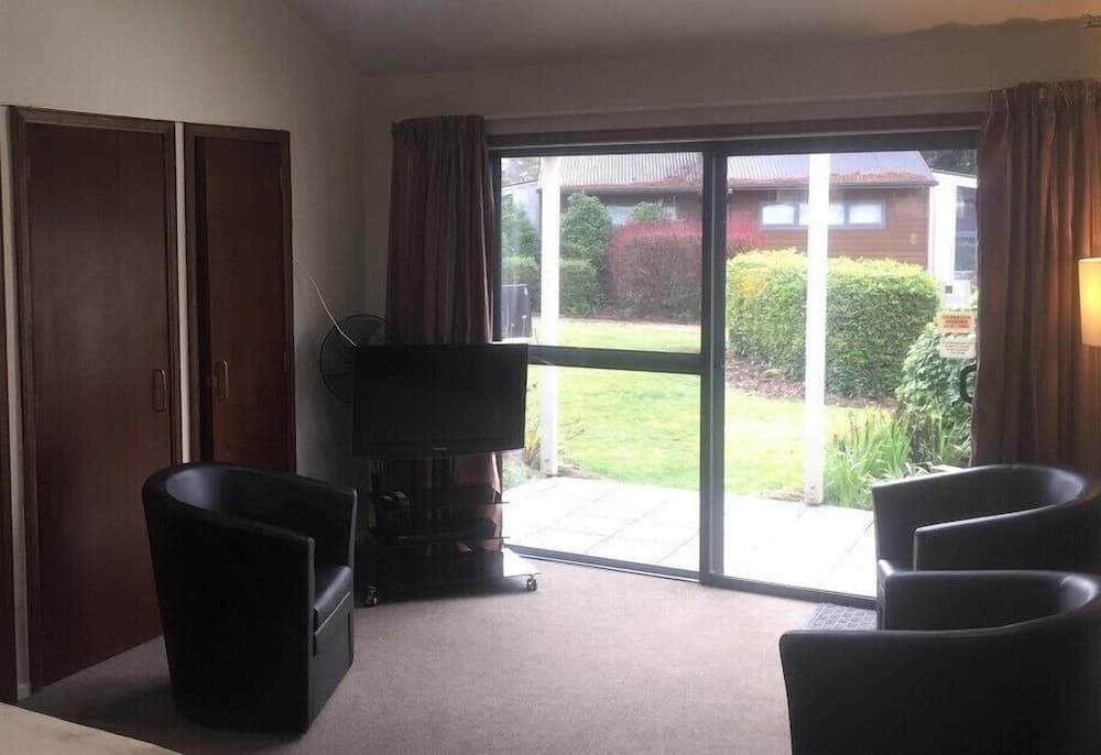 18 Jollies Pass Rd - Garden Studio 347