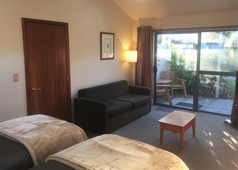 18 Jollies Pass Rd - Garden Studio 348