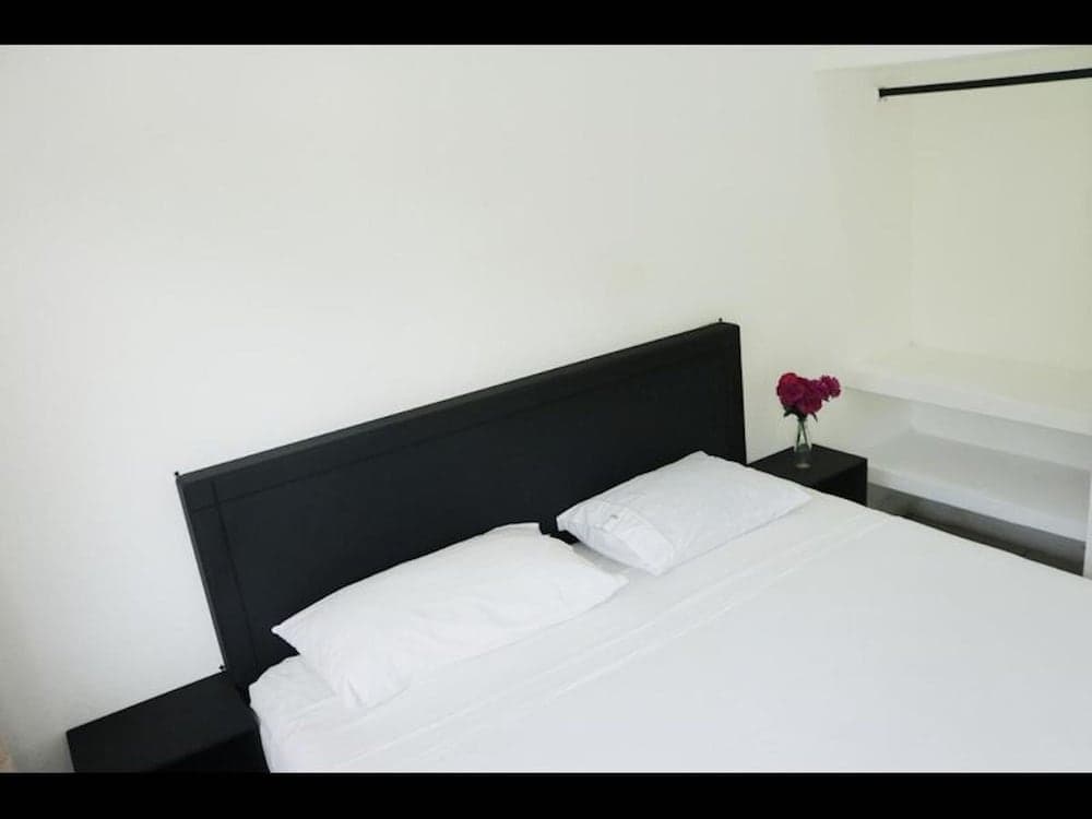 Room in Guest Room - Private Room With King Size bed