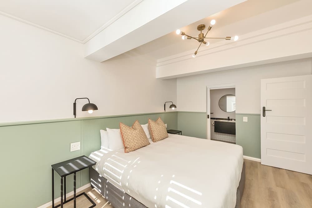 On the Beach in Camps Bay - Fully Equipped 2 Bedroom Apartment