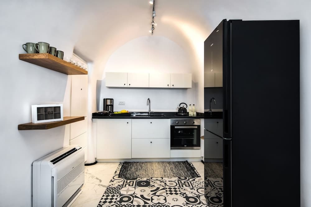 Stunning Villa, Private hot tub in Thera Santorini