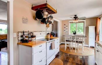 Hidden Valley Retreat. Foothill views. Large Yard!