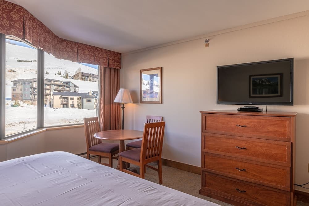 2 King Studio Unit In The Base Area Condo - No Cleaning Fee! by Redawning